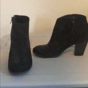 Old Navy size 9 black booties